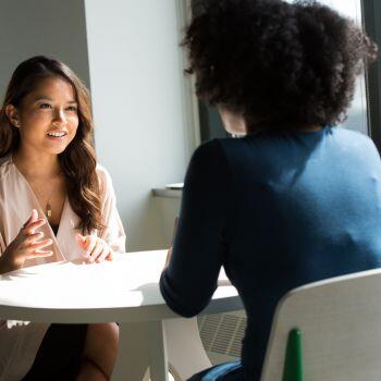 How to tell a great story by keeping your audience on the edge of their seat
